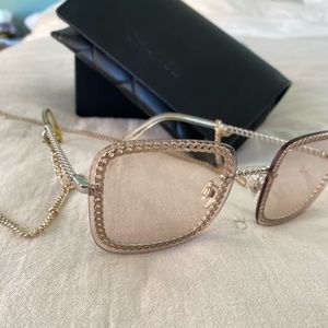 Chanel Light sunglasses with a chain